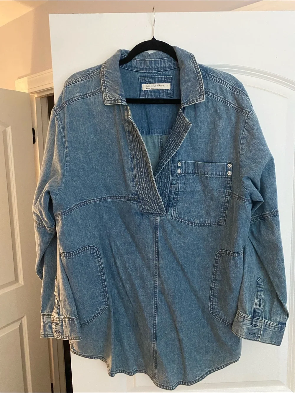 Free people Denim shirt 
Never worn no tags - Picture 2 of 3